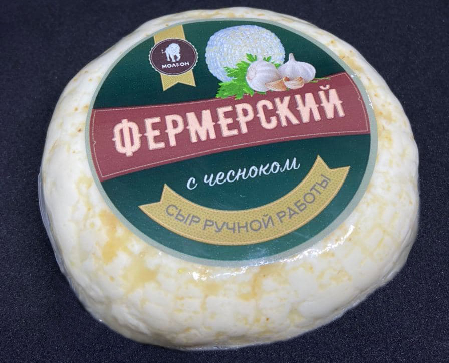 Ассортимент «Молеона» пополнил сыр «Фермерский с чесноком»