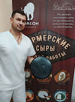 В фирменном магазине при сыроварне «Молеон» появился в продаже Чеддер